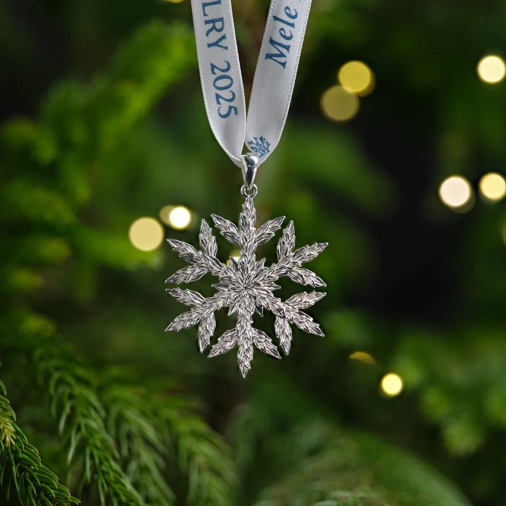 Maui Divers Jewelry maile snowflake pendant